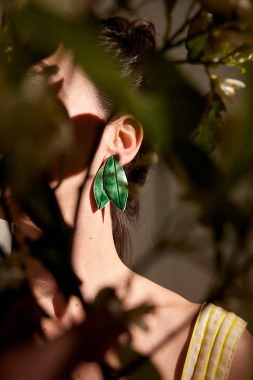 Pendientes pegados hojas limonero