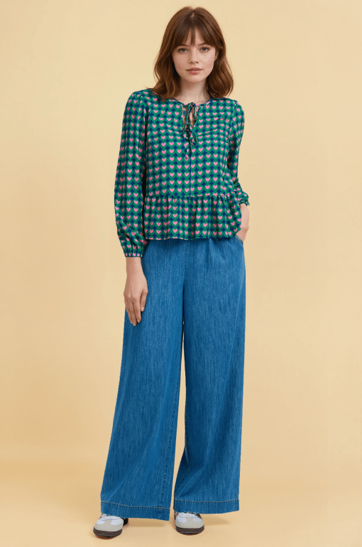 Camisa estampada de corazones con volante