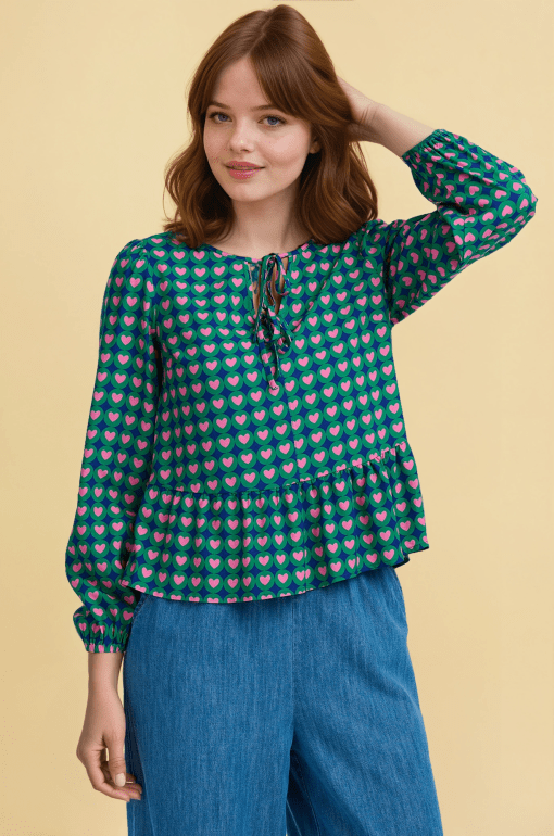 Camisa estampada de corazones con volante - Imagen 5