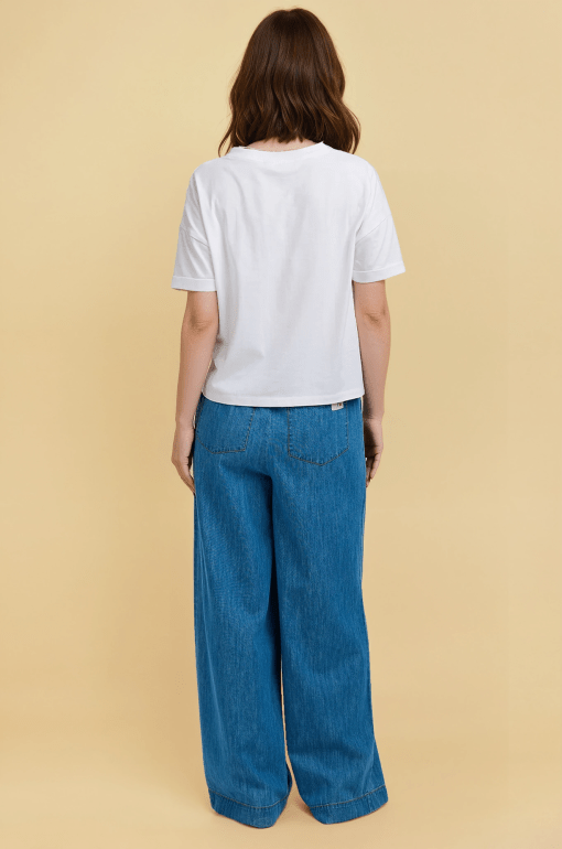 Camiseta blanca bolsillo corazones - Imagen 2