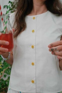 Top sin mangas limones