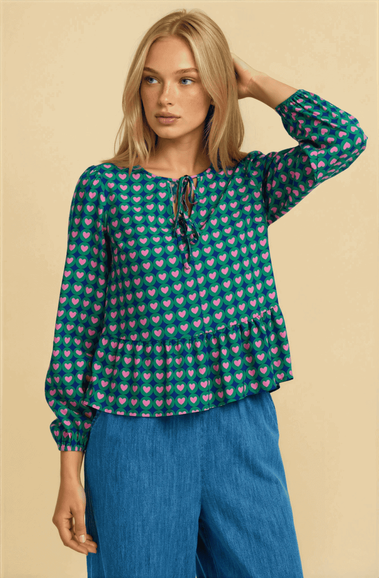 Camisa estampada de corazones con volante