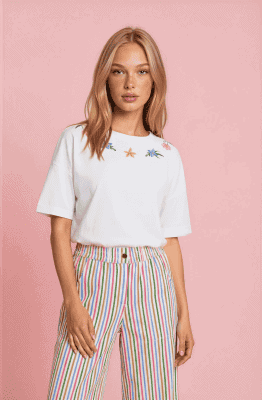 Camiseta blanca flores bordadas