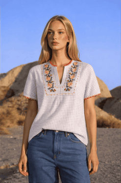 Camisa flores punto de cruz