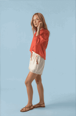 Alternative view of Short Laura crudo