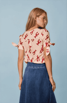 Alternative view of Blusa langostas estampadas
