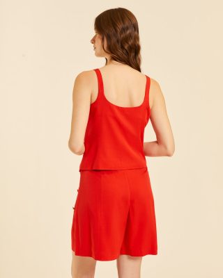 Alternative view of Top rojo con botones marinos