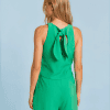 Top verde con lazada en espalda