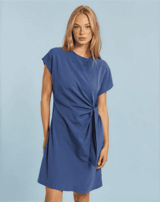 Alternative view of Vestido drapeado lateral con nudo azul