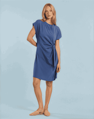 Vestido drapeado lateral con nudo azul