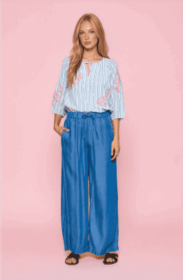 Pantalón denim detalles bordados fluor
