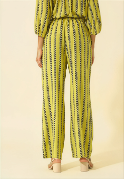 lezalez-1.3682E-Y2622D-C3-Willow-Cream_Backdrop.png