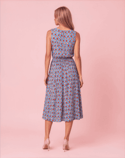 Alternative view of Vestido midi celeste fresas